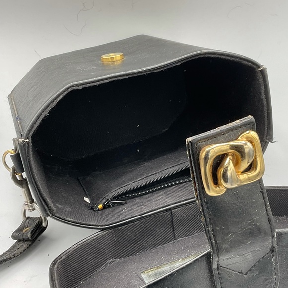 “VINTAGE” Faux Leather Unique Top Handle / Strap Gold Accents Bag. - Picture 6 of 13